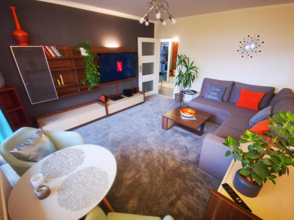 Center Apartment *
